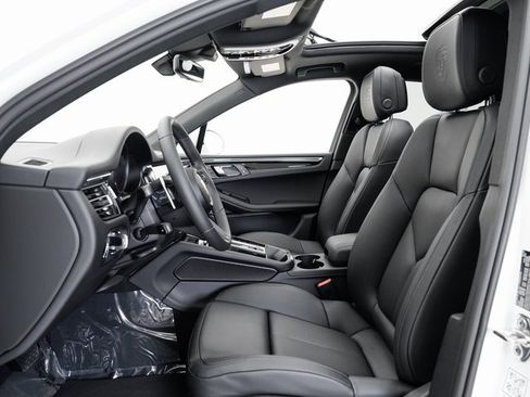 New 2025 Porsche Macan image 6