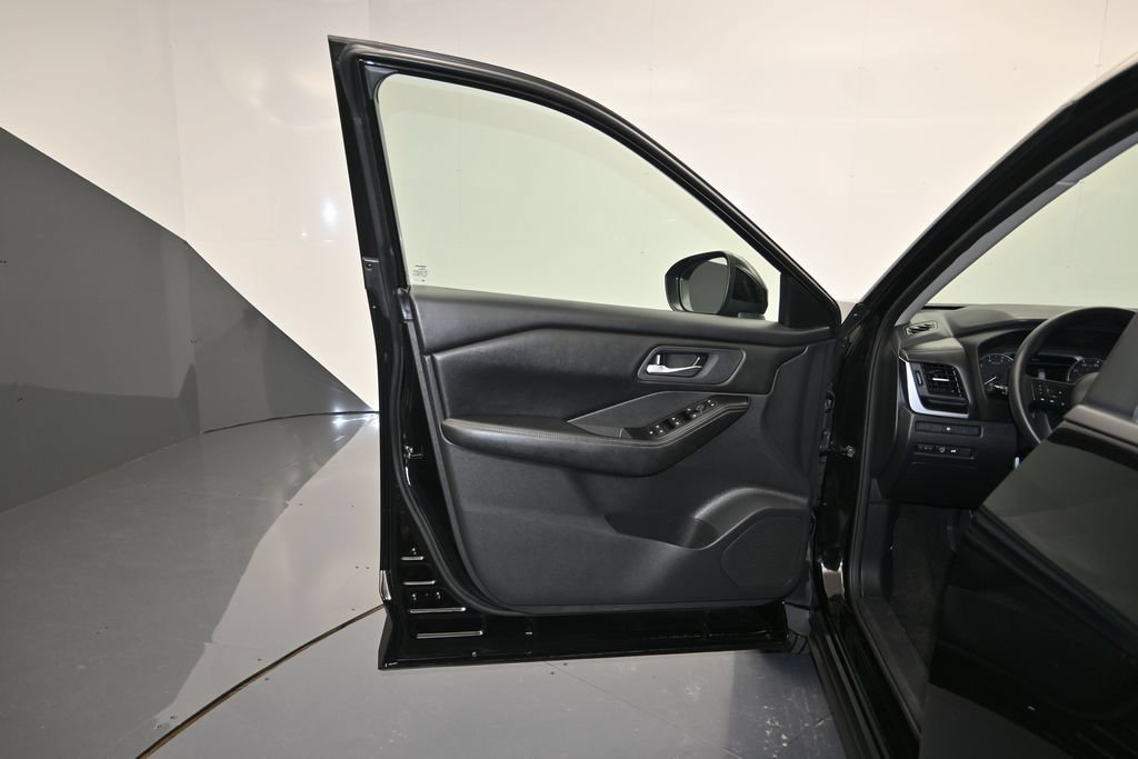 Used 2024 Nissan Rogue SV AWD/4WD image 10