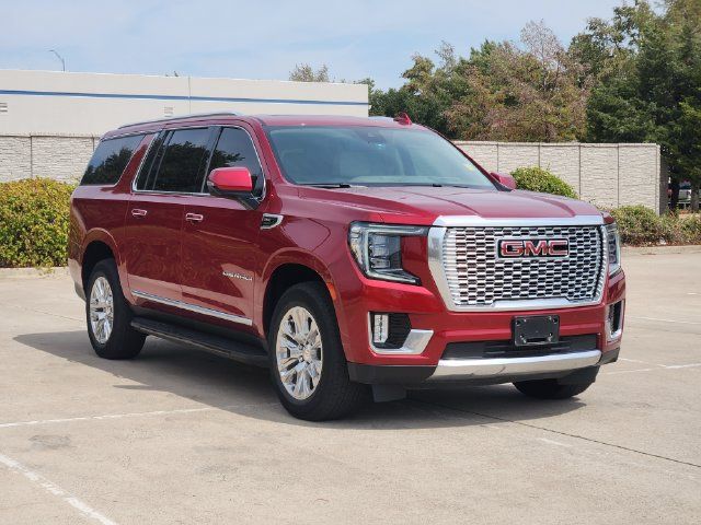 Used 2023 GMC Yukon XL Denali AWD/4WD image 3