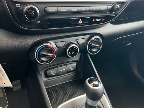 Certified 2026 Hyundai Venue SE image 21