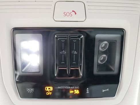 Used 2025 Volkswagen Tiguan SE image 34