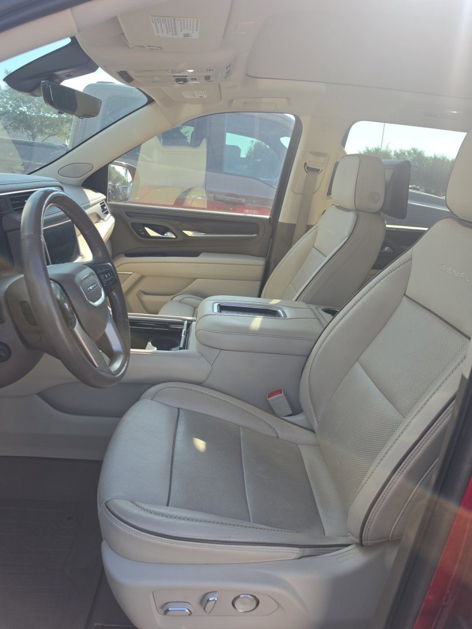 Used 2021 GMC Yukon XL Denali w/ Denali Premium Package RWD image 14