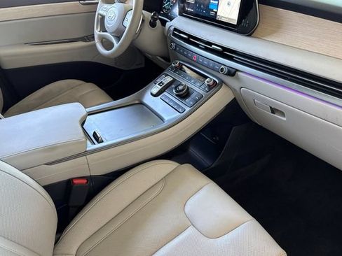 Used 2024 Hyundai Palisade Limited FWD image 16