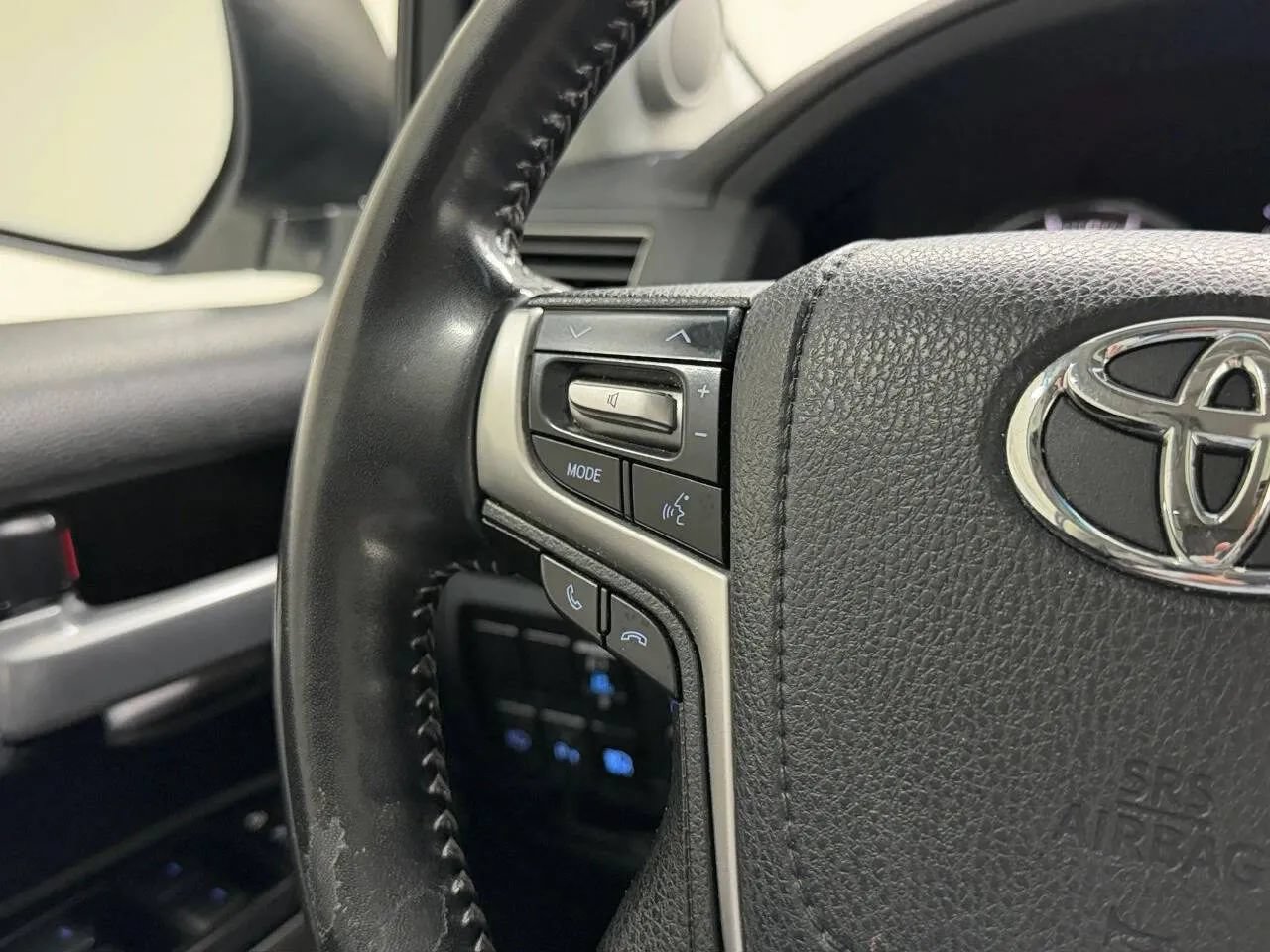 Used 2018 Toyota Land Cruiser AWD/4WD image 24