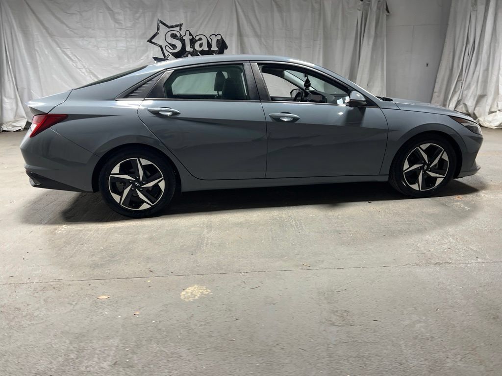 Used 2021 Hyundai Elantra Limited FWD image 8