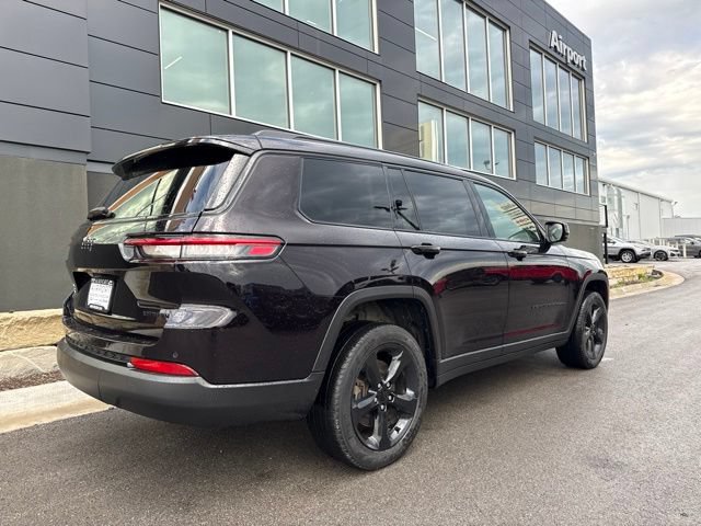 Used 2023 Jeep Grand Cherokee L Limited w/ Black Appearance Package AWD/4WD image 3