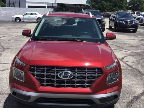 Used 2024 Hyundai Venue SEL FWD image 1