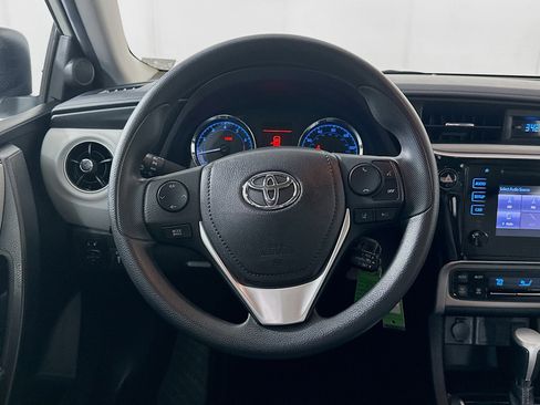 Used 2018 Toyota Corolla LE image 17