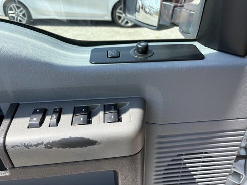 Used 2011 Ford F250 XLT w/ XLT Premium Pkg image 21