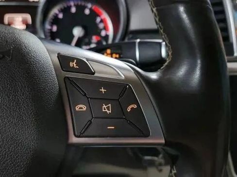 Used 2015 Mercedes-Benz ML 350 ML 350 4MATIC Sport Utility 4D w/ Premium 1 Package image 28