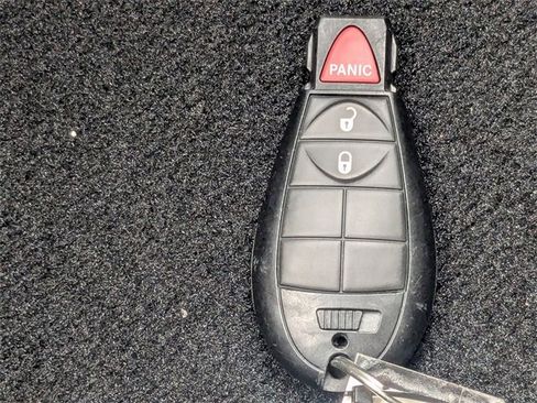 Used 2018 Dodge Grand Caravan SE w/ UConnect Hands-Free Group image 30