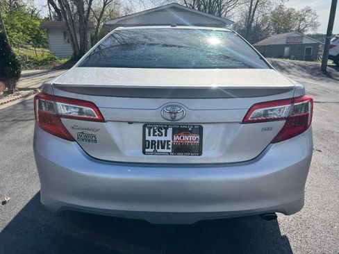 Used 2014 Toyota Camry SE w/ Moonroof Package image 5