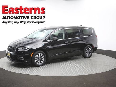 Used 2024 Chrysler Pacifica Limited FWD image 57