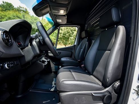 Used 2024 Mercedes-Benz Sprinter 2500 image 15