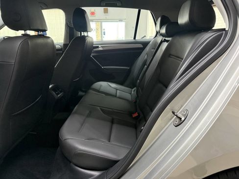 Used 2015 Volkswagen Golf 4-Door FWD image 13