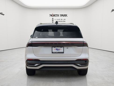 New 2026 Lincoln Nautilus Reserve AWD/4WD image 4