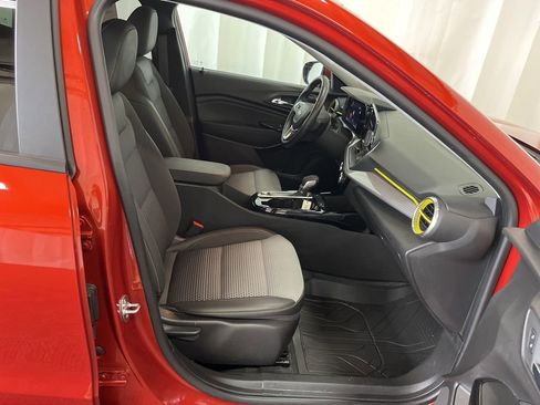 Used 2024 Chevrolet Trax LT w/ Driver Confidence Package image 19