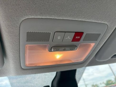 Certified 2023 Hyundai Venue Limited FWD image 15