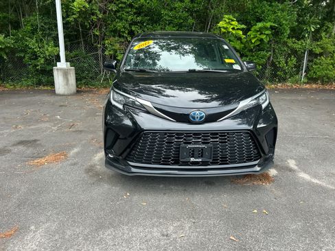 Used 2022 Toyota Sienna XSE w/ XSE Plus Package AWD/4WD image 6