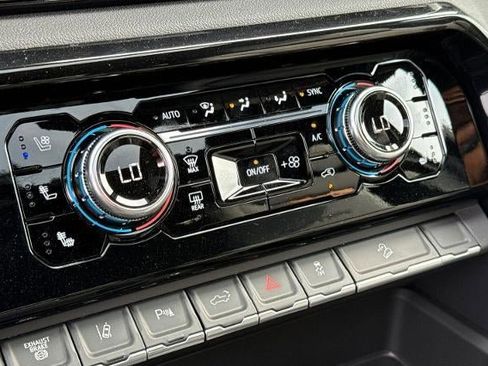 New 2026 GMC Sierra 2500 AT4 w/ AT4 Premium Plus Package AWD/4WD image 23