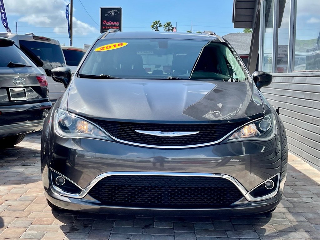 Used 2018 Chrysler Pacifica Touring-L FWD image 5