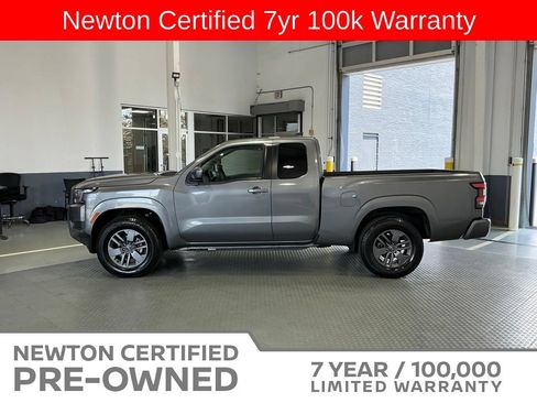 Used 2025 Nissan Frontier SV RWD image 3