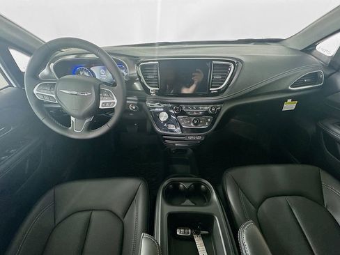 New 2025 Chrysler Pacifica Select w/ Fav Edition Package image 10
