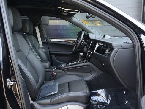 Certified 2026 Porsche Macan AWD/4WD image 26