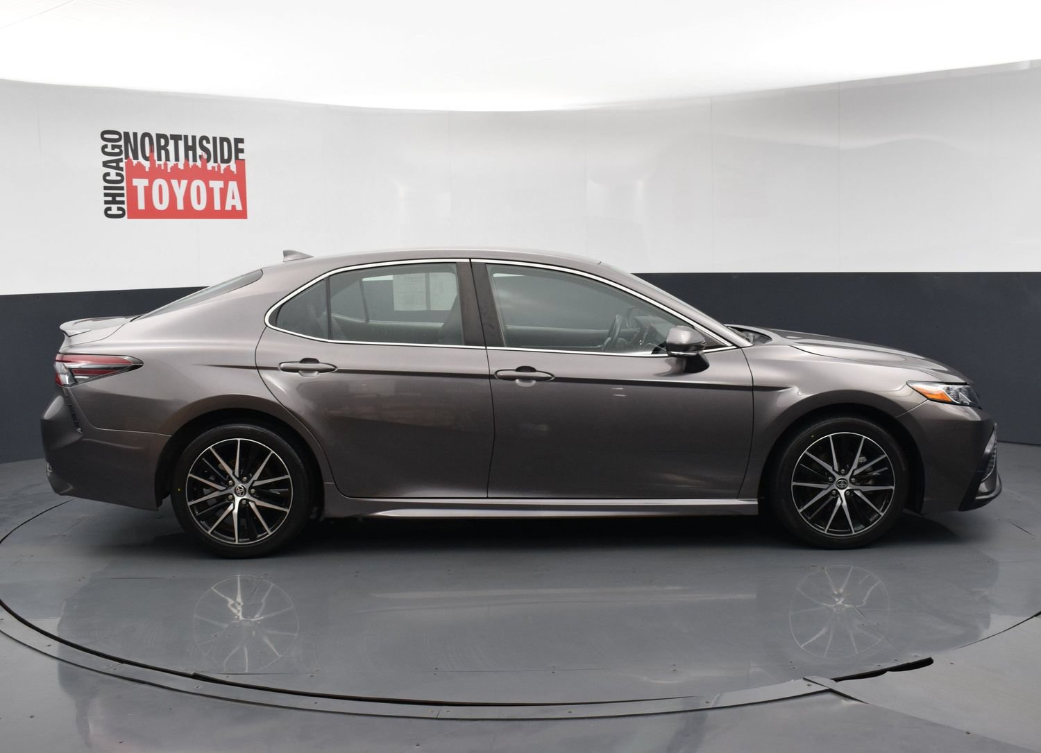 Used 2024 Toyota Camry SE FWD image 5