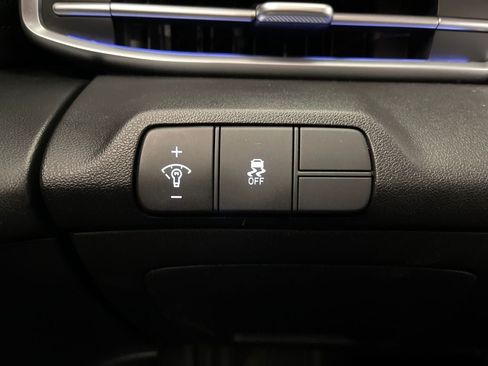 Certified 2025 Hyundai Elantra SEL FWD image 30