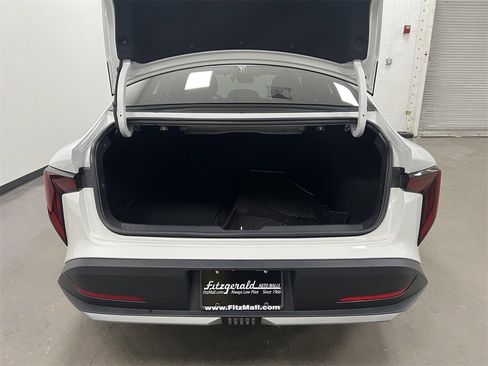 Used 2025 Kia K4 LXS image 13