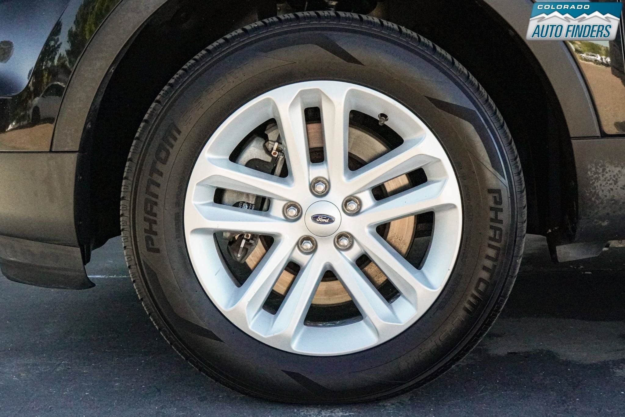 Used 2015 Ford Explorer XLT w/ Equipment Group 202A AWD/4WD image 27