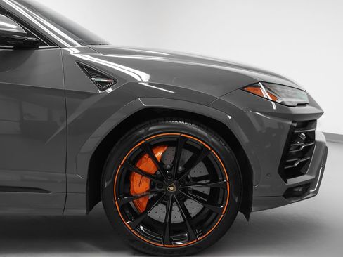 Used 2022 Lamborghini Urus AWD/4WD image 10