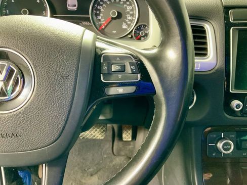 Used 2016 Volkswagen Touareg TDI image 26