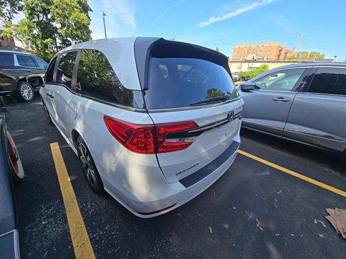 Used 2024 Honda Odyssey Touring image 2