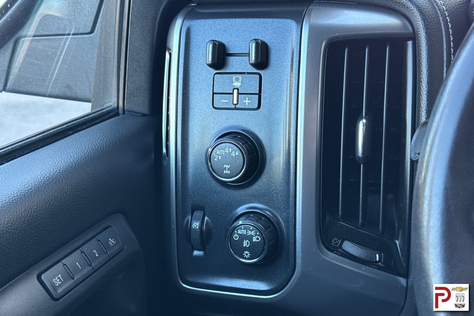 Certified 2017 Chevrolet Silverado 1500 LTZ w/ Sport Package AWD/4WD image 33
