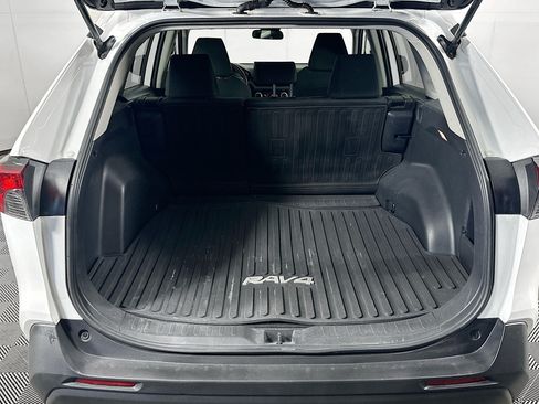 Used 2021 Toyota RAV4 LE AWD/4WD image 26