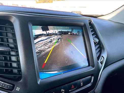 Used 2019 Jeep Cherokee Trailhawk image 22