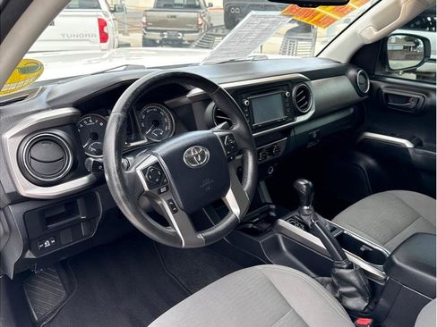 Used 2017 Toyota Tacoma SR5 w/ Tow Package RWD image 17