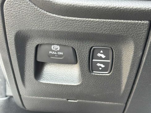 Used 2023 RAM 1500 Laramie AWD/4WD image 13