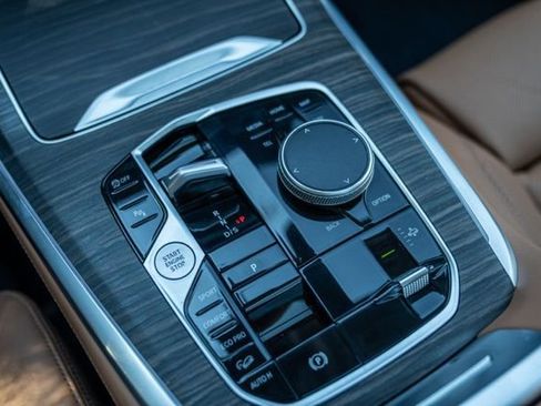 Used 2023 BMW X7 xDrive40i w/ Parking Assistance Package image 38