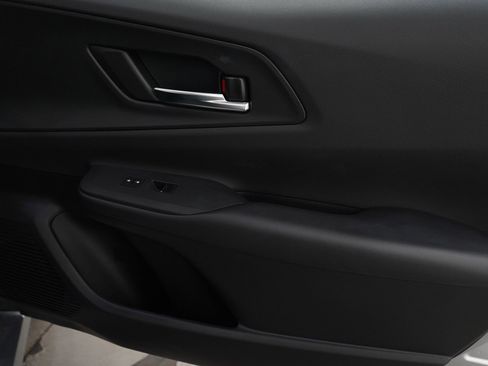 Used 2025 Toyota Prius Plug-In Hybrid image 12