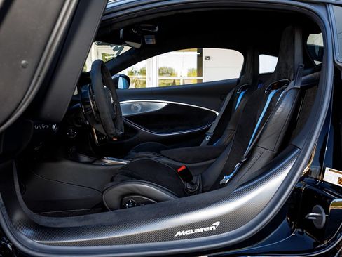 Used 2023 McLaren Artura RWD image 37