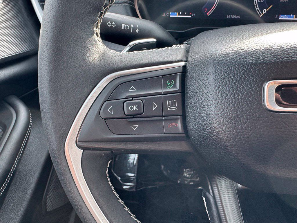 Used 2024 Jeep Grand Cherokee Altitude AWD/4WD image 21