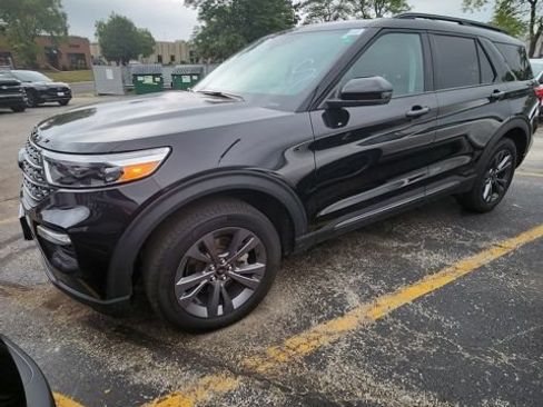 Used 2023 Ford Explorer XLT w/ Equipment Group 202A AWD/4WD image 8