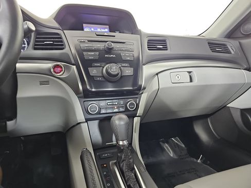Used 2017 Acura ILX w/ AcuraWatch Plus Package FWD image 19
