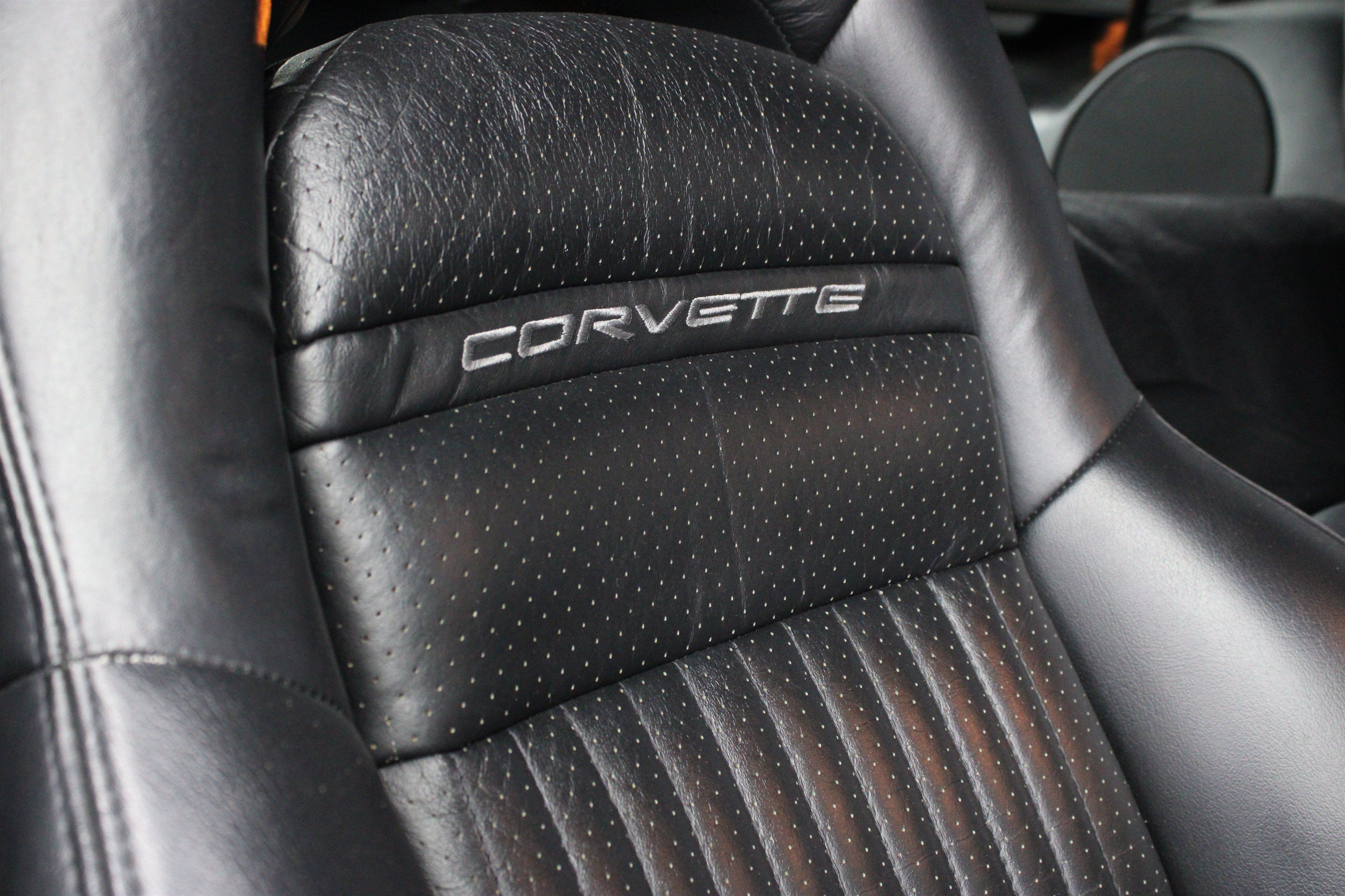 Used 2000 Chevrolet Corvette Coupe w/ Roof Pkg RWD image 19