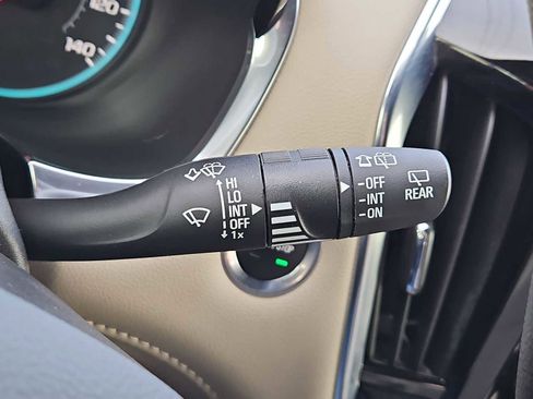 Used 2022 Chevrolet Traverse LS image 25