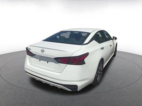 Used 2025 Nissan Altima 2.5 SV FWD image 14