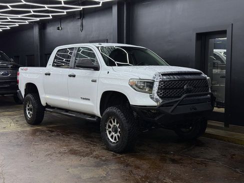 Used 2018 Toyota Tundra SR5 w/ TRD Off Road Package image 11